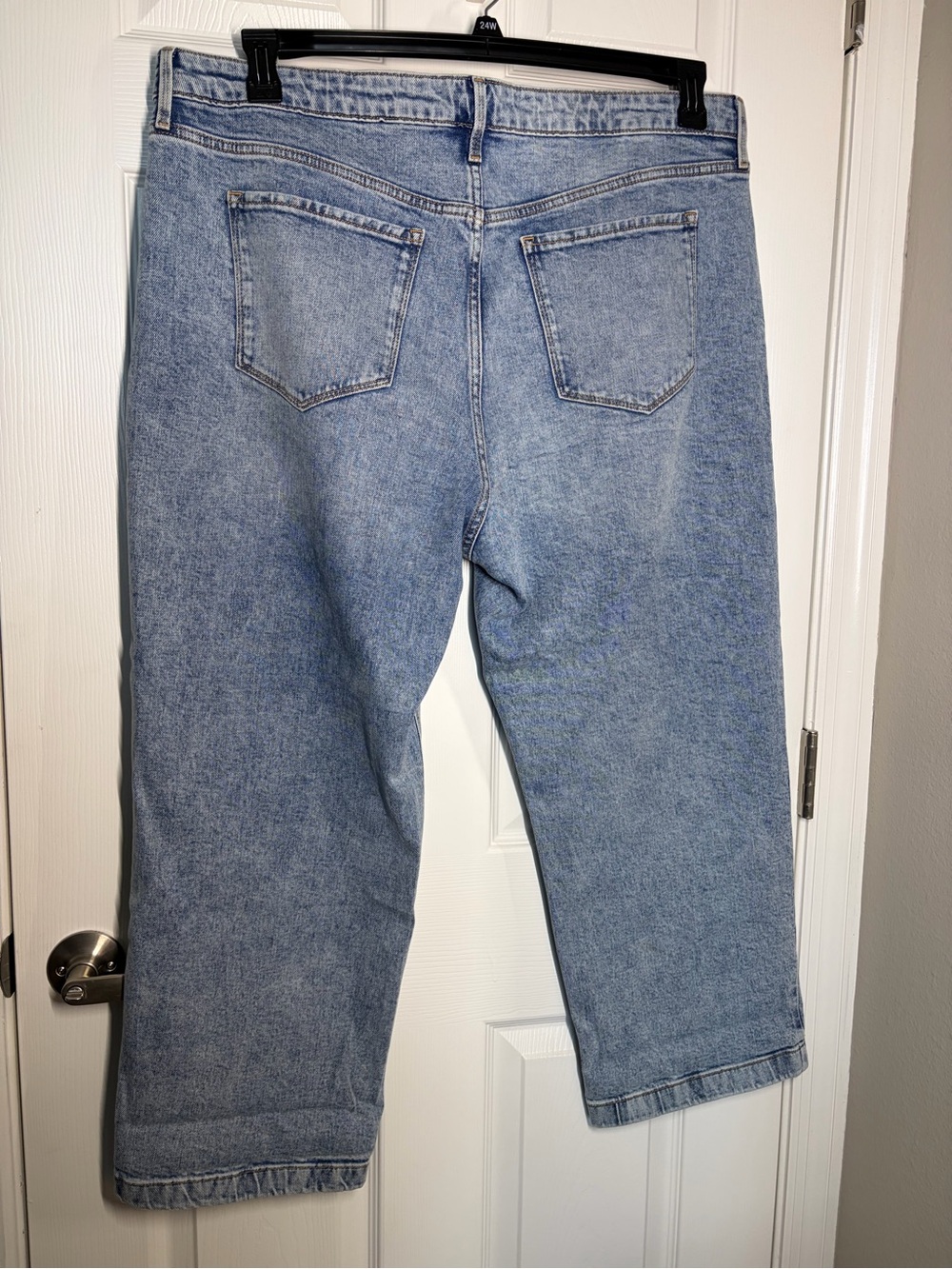 Old Navy Straight Women’s Jeans - Picture 3 of 8